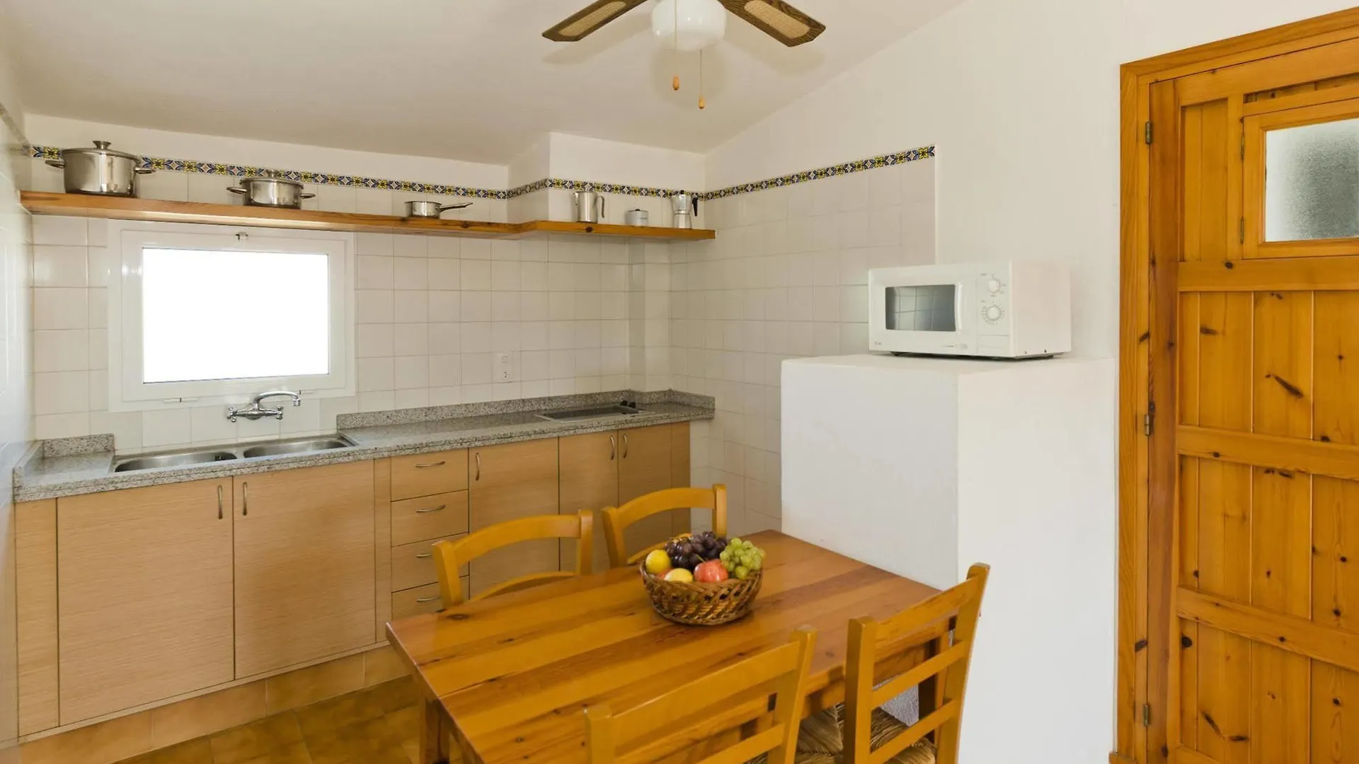 Apartamentos Sa Caleta